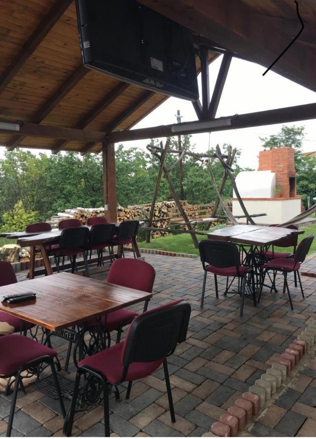 Caravans Park & Glamping Tents In The Vineyard Villa Turda Ngoại thất bức ảnh
