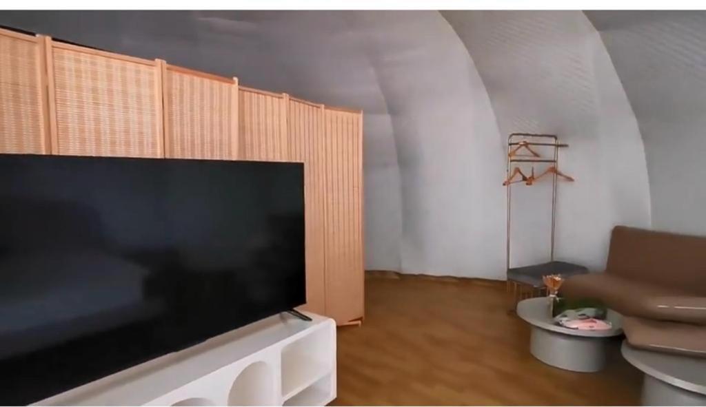 Caravans Park & Glamping Tents In The Vineyard Villa Turda Ngoại thất bức ảnh
